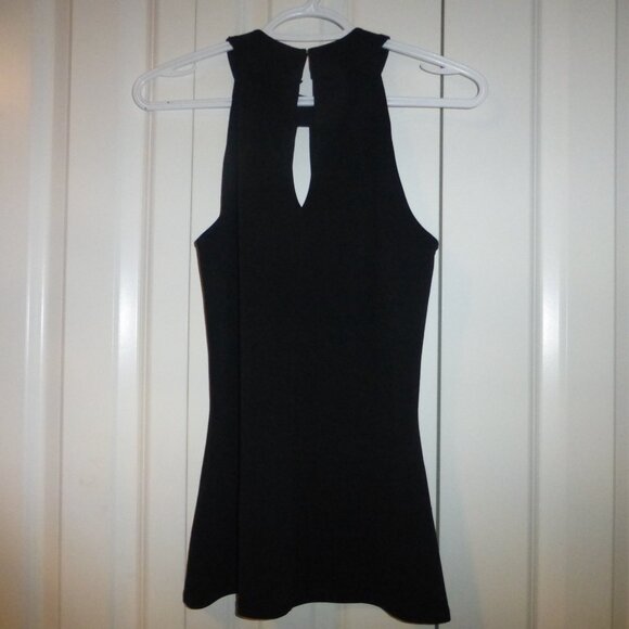 LE CHATEAU black sleeveless top with keyhole neckline and gold bead accents - Picture 11 of 11